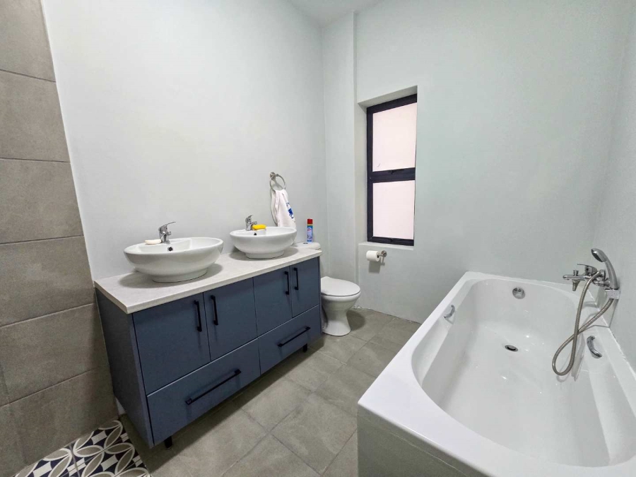 5 Bedroom Property for Sale in Stilbaai Oos Western Cape